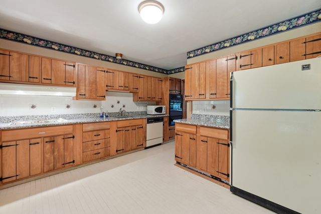14 Miller Dr, Warren, MA 01083