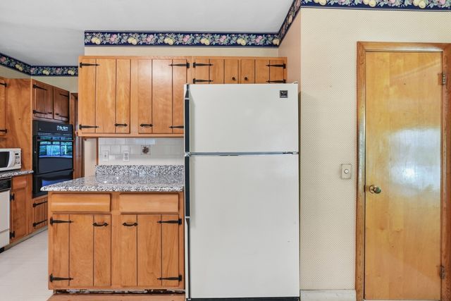 14 Miller Dr, Warren, MA 01083