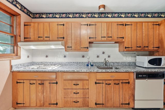 14 Miller Dr, Warren, MA 01083