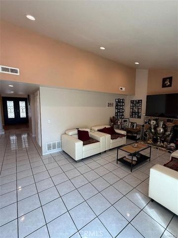13765 Algranti, Sylmar, CA 91342