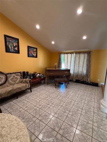 13765 Algranti, Sylmar, CA 91342