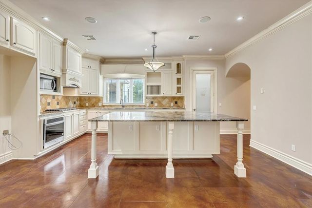 14000 Edmond Lake Drive, Jones, OK 73049