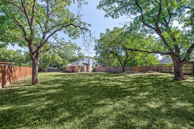 8816 The Briers Court, Granbury, TX 76049