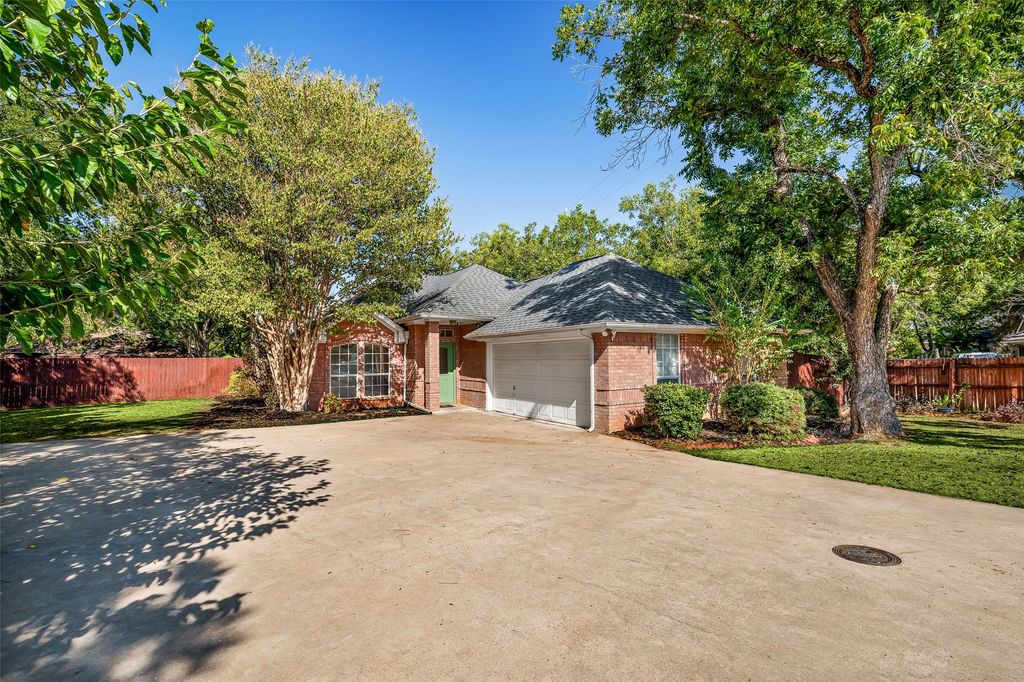 8816 The Briers Court, Granbury, TX 76049