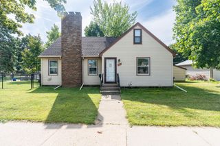 692 Wheelock Parkway E, Saint Paul, MN 55106