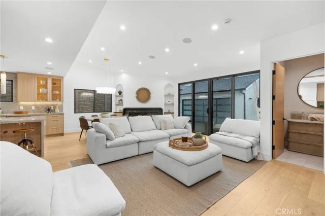 742 Groton, Burbank, CA 91504