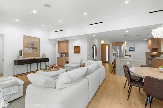 742 Groton, Burbank, CA 91504