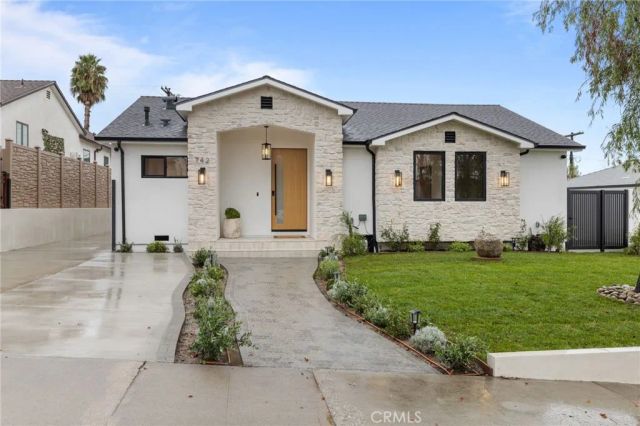 742 Groton, Burbank, CA 91504
