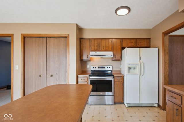 1212 Hickory Hill Road, Seymour, IN 47274