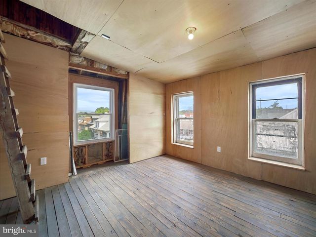 49 W COMMERCE STREET, Chambersburg, PA 17201