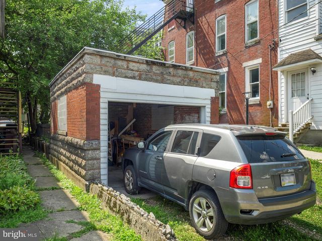 49 W COMMERCE STREET, Chambersburg, PA 17201