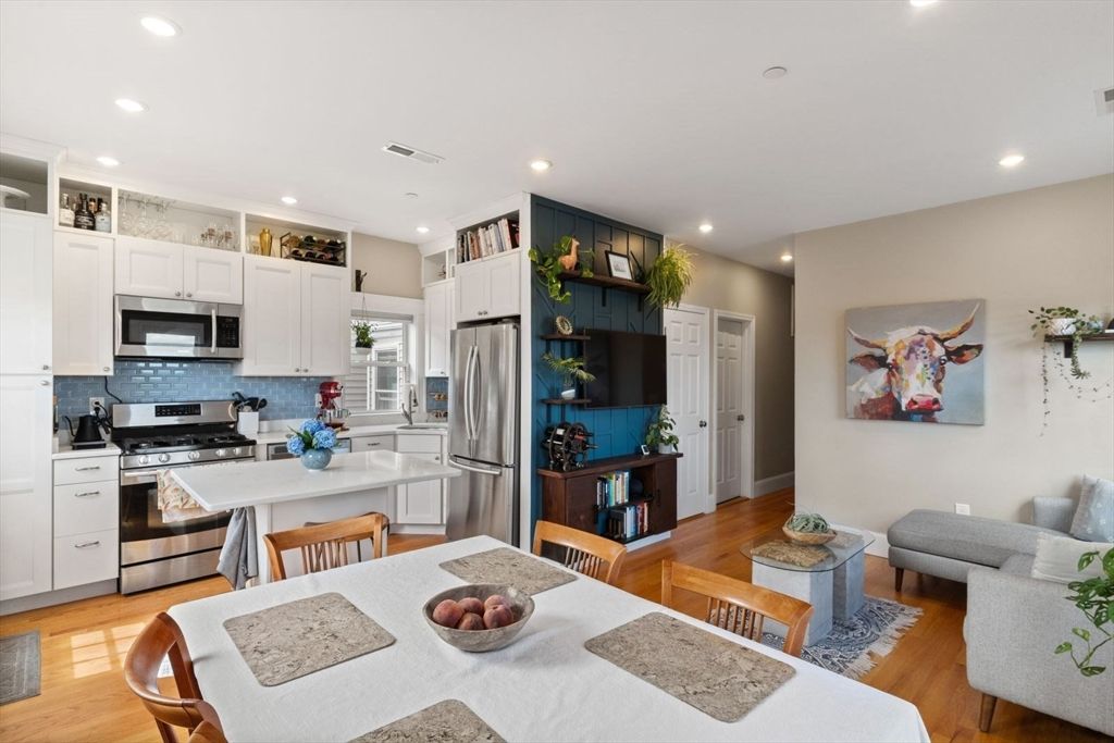 59-61 Havre St 3, Boston, MA 02128