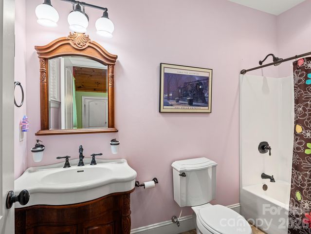 421 Purple Finch Court, Arden, NC 28704