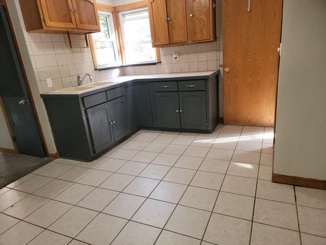 16 Southlawn Street, Saginaw, MI 48602