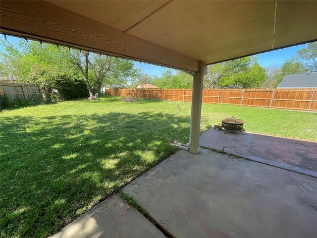 201 E Fuller Drive, Euless, TX 76039