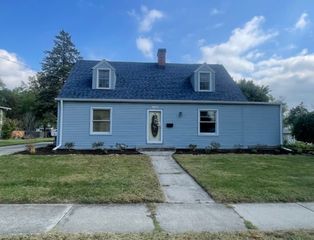 1026 S 4th Street, Aurora, IL 60505