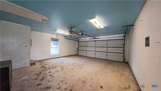 4491 County Road 382, Louise, TX 77455