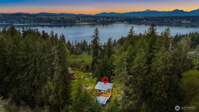 10143 Battle Point Drive NE, Bainbridge Island, WA 98110