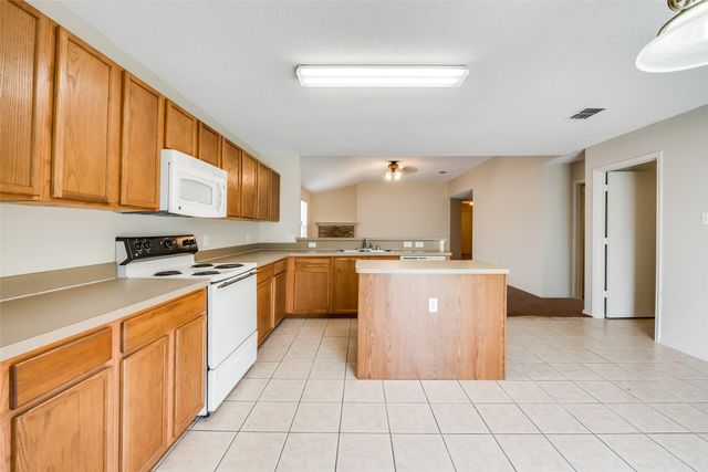 1629 Thornhill Lane, Little Elm, TX 75068