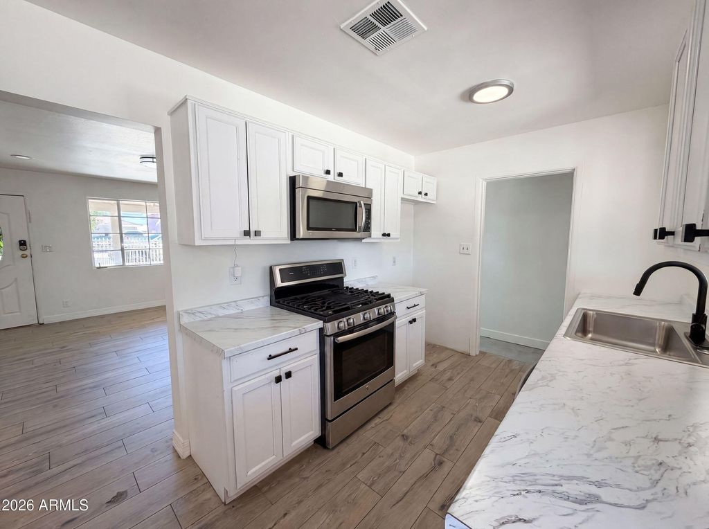 4505 W CLARENDON Avenue, Phoenix, AZ 85031 — photo 2