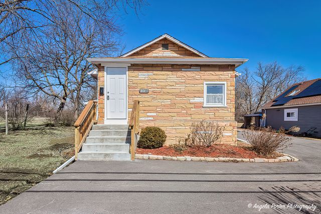 208 W Nippersink Road, Round Lake, IL 60073