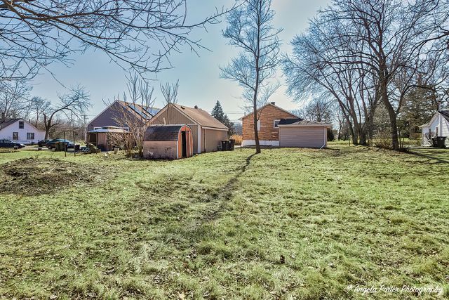 208 W Nippersink Road, Round Lake, IL 60073