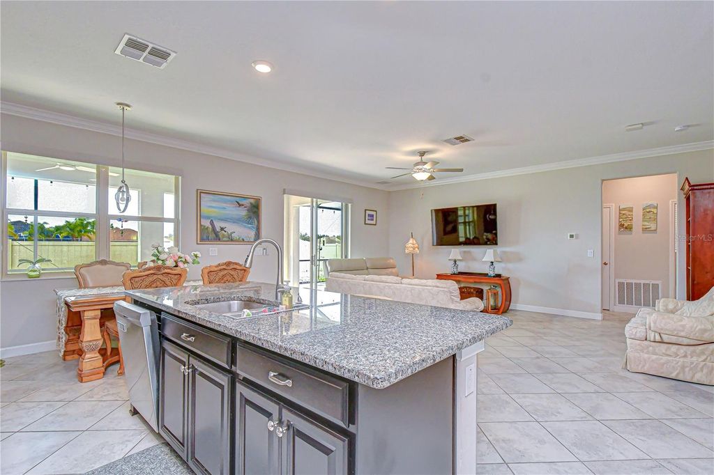 Image 13 of property listing at 25069 LAMBRUSCO LOOP, Lutz, FL 33559