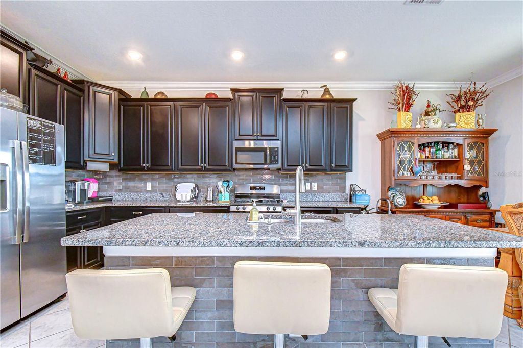 Image 14 of property listing at 25069 LAMBRUSCO LOOP, Lutz, FL 33559