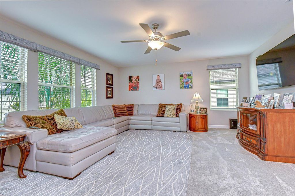 Image 19 of property listing at 25069 LAMBRUSCO LOOP, Lutz, FL 33559