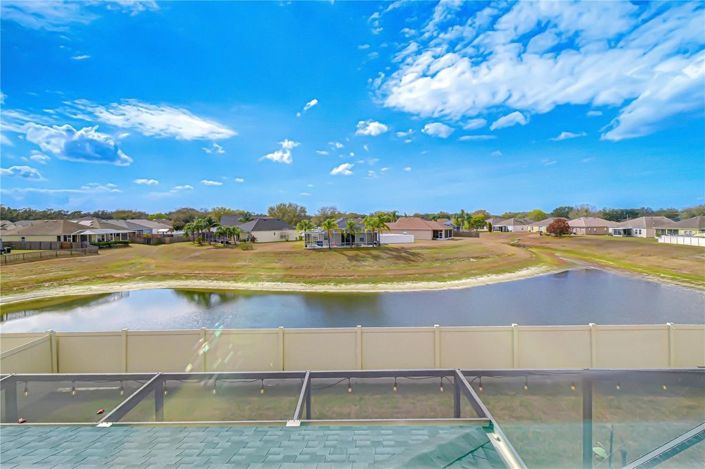 Image 25 of property listing at 25069 LAMBRUSCO LOOP, Lutz, FL 33559