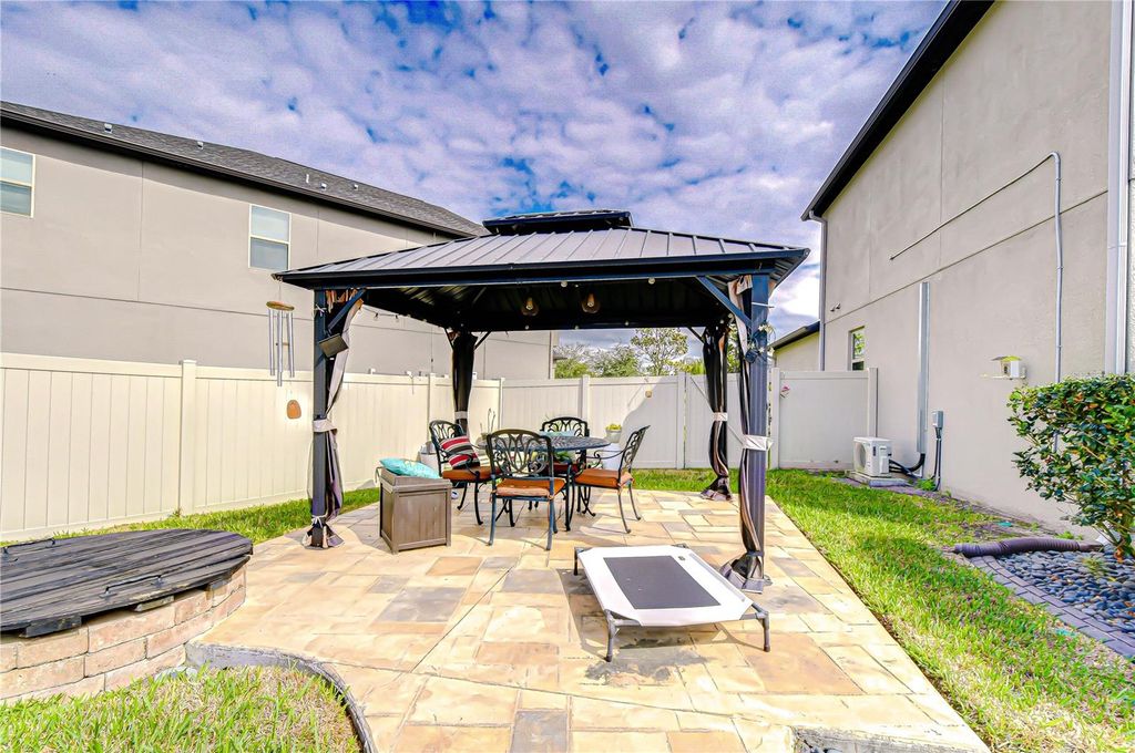 Image 29 of property listing at 25069 LAMBRUSCO LOOP, Lutz, FL 33559