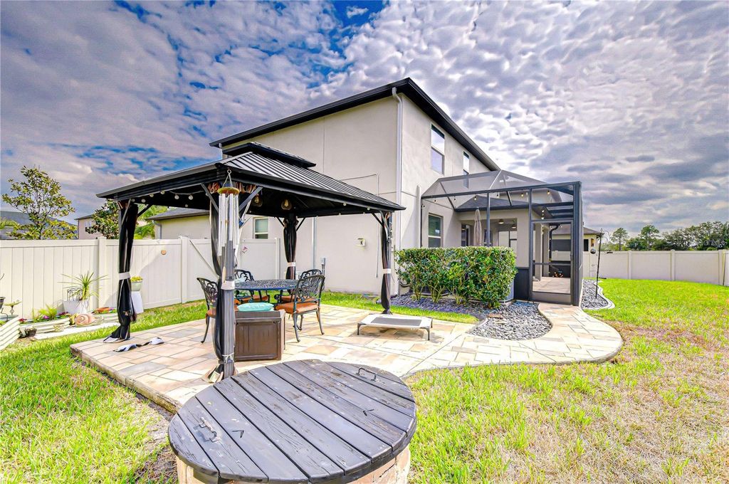 Image 30 of property listing at 25069 LAMBRUSCO LOOP, Lutz, FL 33559