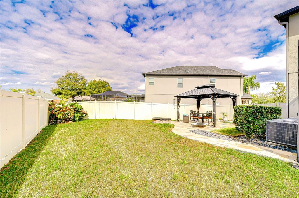 Image 32 of property listing at 25069 LAMBRUSCO LOOP, Lutz, FL 33559