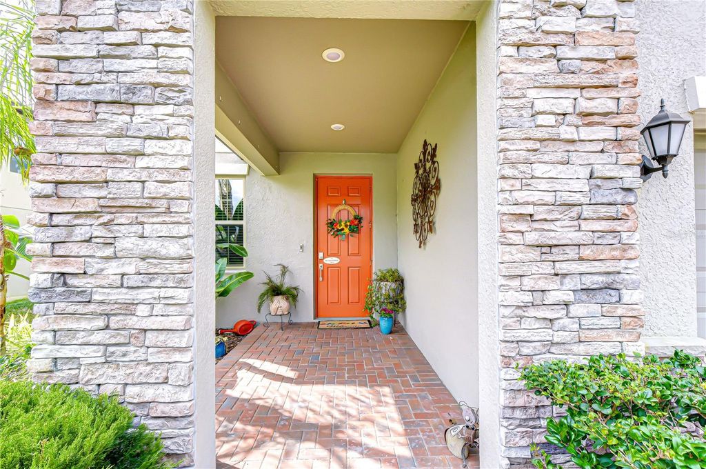 Image 5 of property listing at 25069 LAMBRUSCO LOOP, Lutz, FL 33559