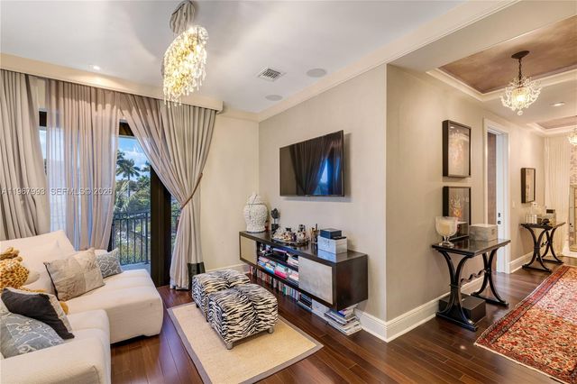 460 Costanera Rd, Coral Gables, FL 33143