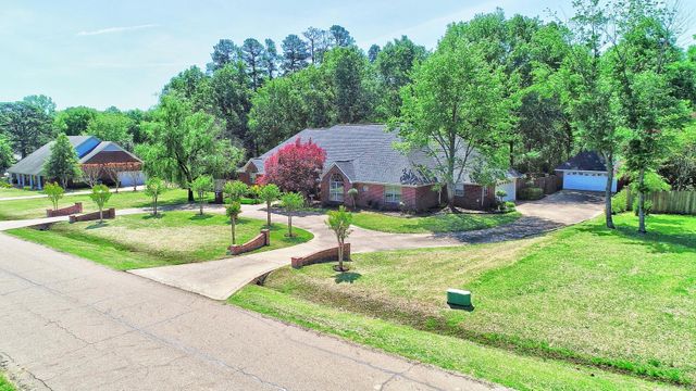 6632 Lakeridge Drive, Texarkana, TX 75503