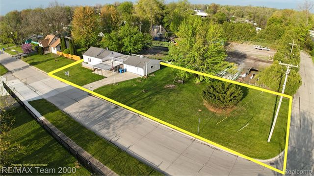 5526 SYLVIA Street, Dearborn Heights, MI 48125