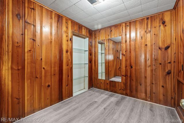 5526 SYLVIA Street, Dearborn Heights, MI 48125