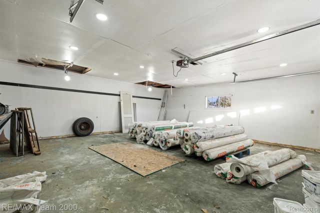 5526 SYLVIA Street, Dearborn Heights, MI 48125