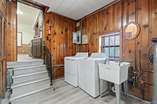 5526 SYLVIA Street, Dearborn Heights, MI 48125