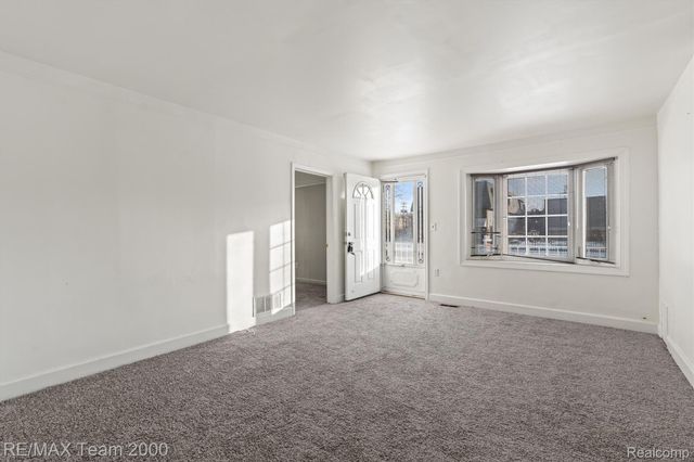 5526 SYLVIA Street, Dearborn Heights, MI 48125