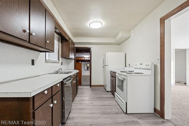 5526 SYLVIA Street, Dearborn Heights, MI 48125