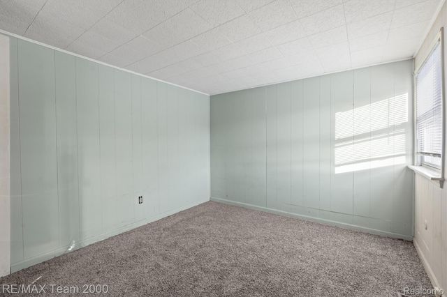 5526 SYLVIA Street, Dearborn Heights, MI 48125