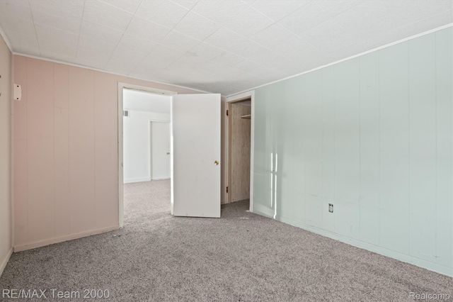 5526 SYLVIA Street, Dearborn Heights, MI 48125