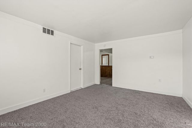 5526 SYLVIA Street, Dearborn Heights, MI 48125