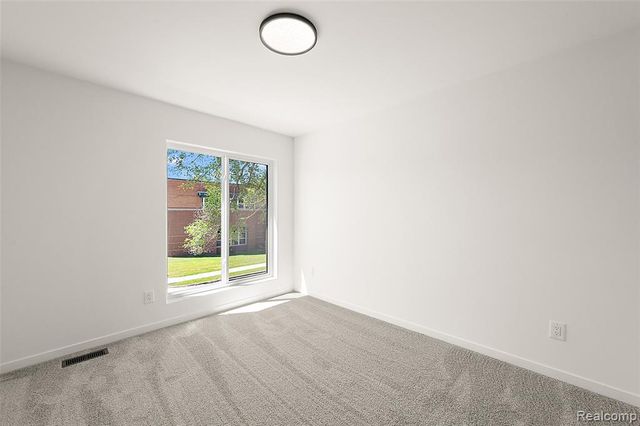 441 E Oakridge Street, Ferndale, MI 48220