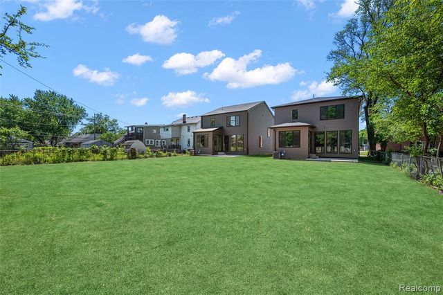 441 E Oakridge Street, Ferndale, MI 48220