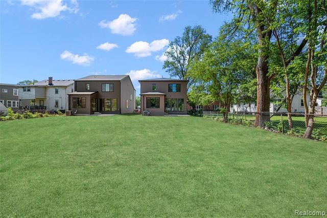 441 E Oakridge Street, Ferndale, MI 48220