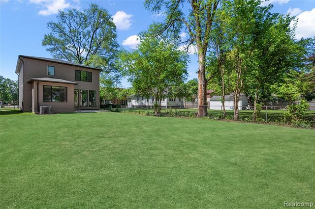 441 E Oakridge Street, Ferndale, MI 48220