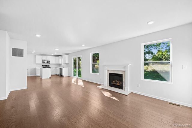 660 Countryside Drive, Chelsea, MI 48118